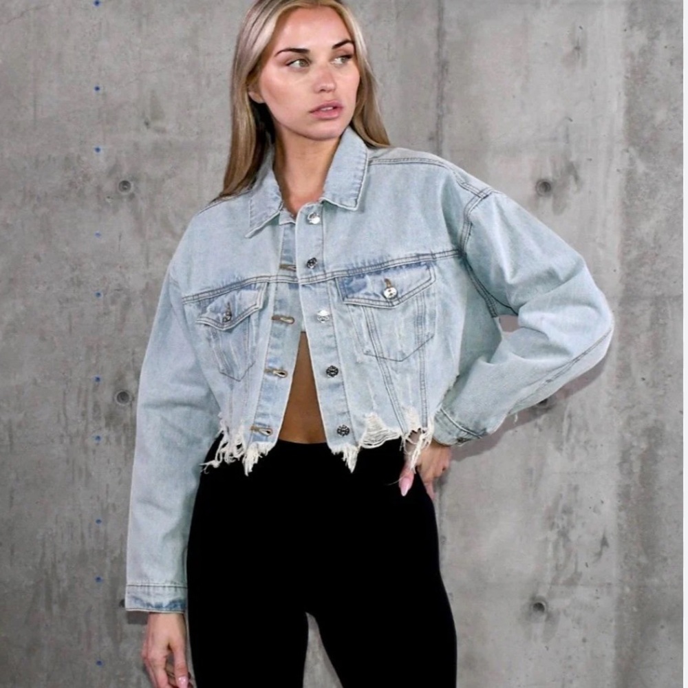 Stylish Light Blue Cropped Denim Jacket
